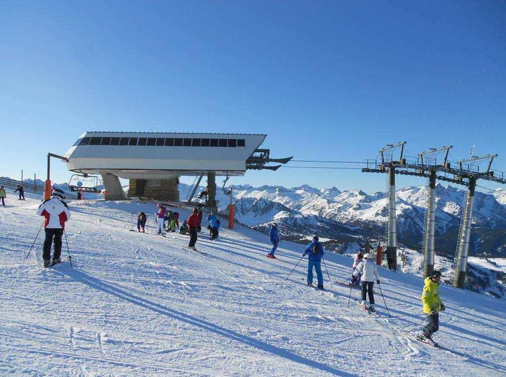 Western Europe Western Europe (except the Alpine countries mentioned separately above) is for the present time the largest outbound skier market. It is home to more than 30 million skiers.