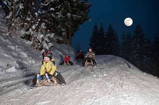 SKIWELT TOBOGGANERS RENDEZ-VOUS y dy nd night ELLMAU-GOING: With permnent snowmking mchine nd floodlighting.