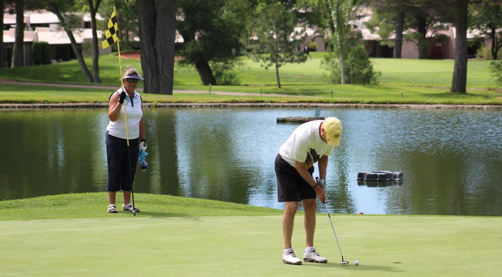 2017 Mixed Stix Flowing From The Green By Marilyn Reynolds, AWGA Rules Committee Common golf etiquette recommends all players remain at the putting green until everyone in the group has completed