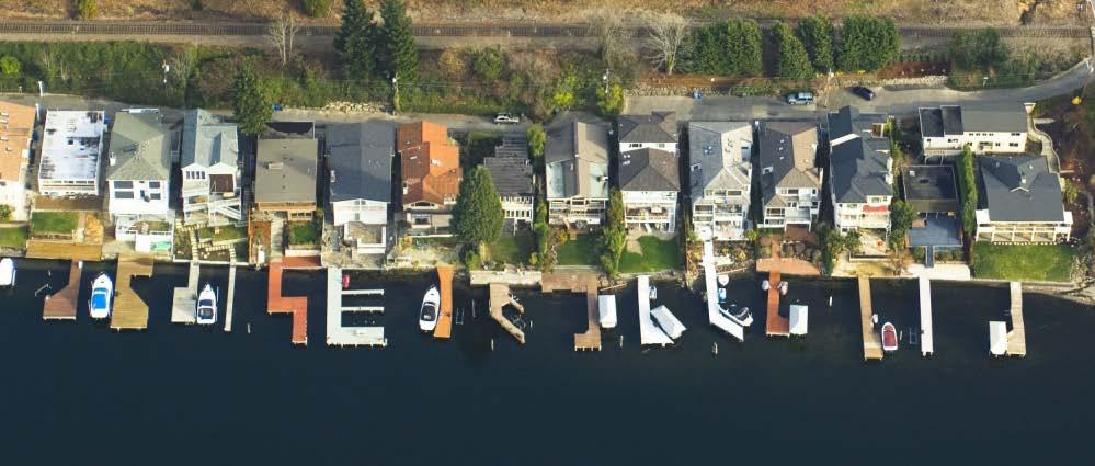 Figure 12-7: The density of docks, like these in Lake Washington, can make navigation difficult for local boat owners. (Washington Coastal Atlas photo.