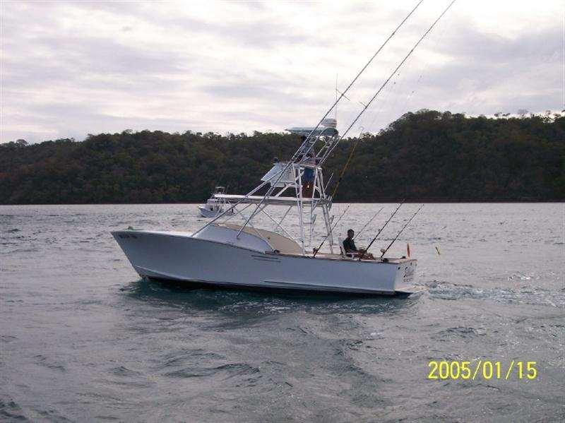 B #16 Boat 32 Palm Beach max 5 persons -The Boat 32 is a Palm Beach Gamefisher powered by new and very quiet 350 Cummings, state of the art electronics, marlin tower, fishing