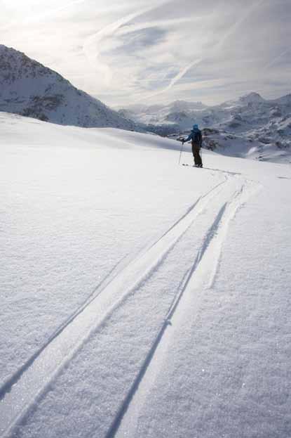 Introduction to off-piste If you are an intermediate or advanced skier and can get down most pisted runs, we ve got news for you; there s a whole