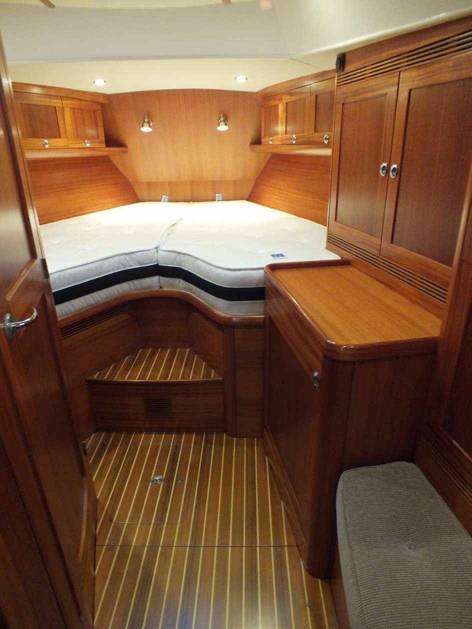 Forward owners cabin Large double bed with custom sprung mattress Large easy