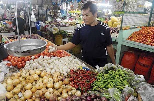 AFP MANILA: Inflation accelerated to a 33- month high in July amid soaring food prices and increases in utility rates and transportation fares. From 4.4 percent in June, the rate rose to 4.