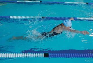 4 Bu erfly Body movement Correct ming of the arm and body movement makes swimming bu erfly a lot easier.