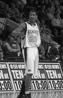 24 Milwaukee Basketball - NIT First Round #22 Ed McCants G 6-3 Jr. Marion, Ohio 2003-04 Season Highs Points... 24 @ Prairie View 12/3 Rebounds... 8 vs. Cleve. St. 2/28 Assists... 6 @ UIC 2/5 Steals.