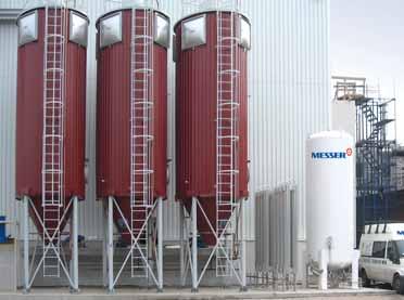 Inerting as fire-fighting Silos containing flammable bulk materials such as coal, wood chips, cereals or dried sewage sludge are often fitted