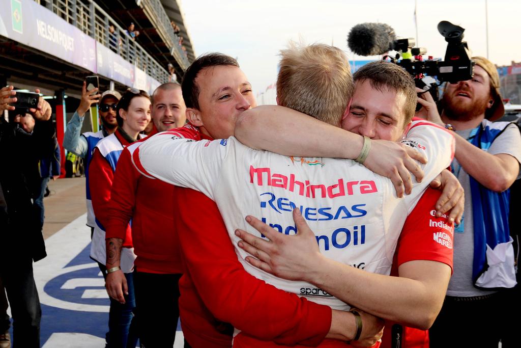 2013-2018 FELIX ROSENQVIST THE JOURNEY SO FAR In November 2014, Rosenqvist became the first Swede in 22 years to win the end-of-season F3 world finale in Macau, completing a season of street track