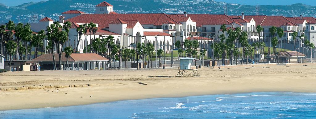 Huntington Beach s shoreline stretches for 10 uninterrupted miles of wide, sandy beaches along the Pacific Ocean, each with its own amenities and charm.