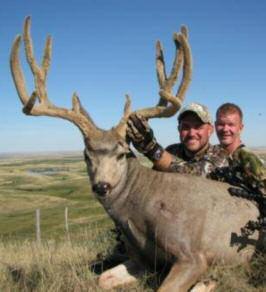 Looking for a Monster Grizzly Mule Deer with your Bow? This great bowhunt takes place in southeastern Alberta, near Drumheller.