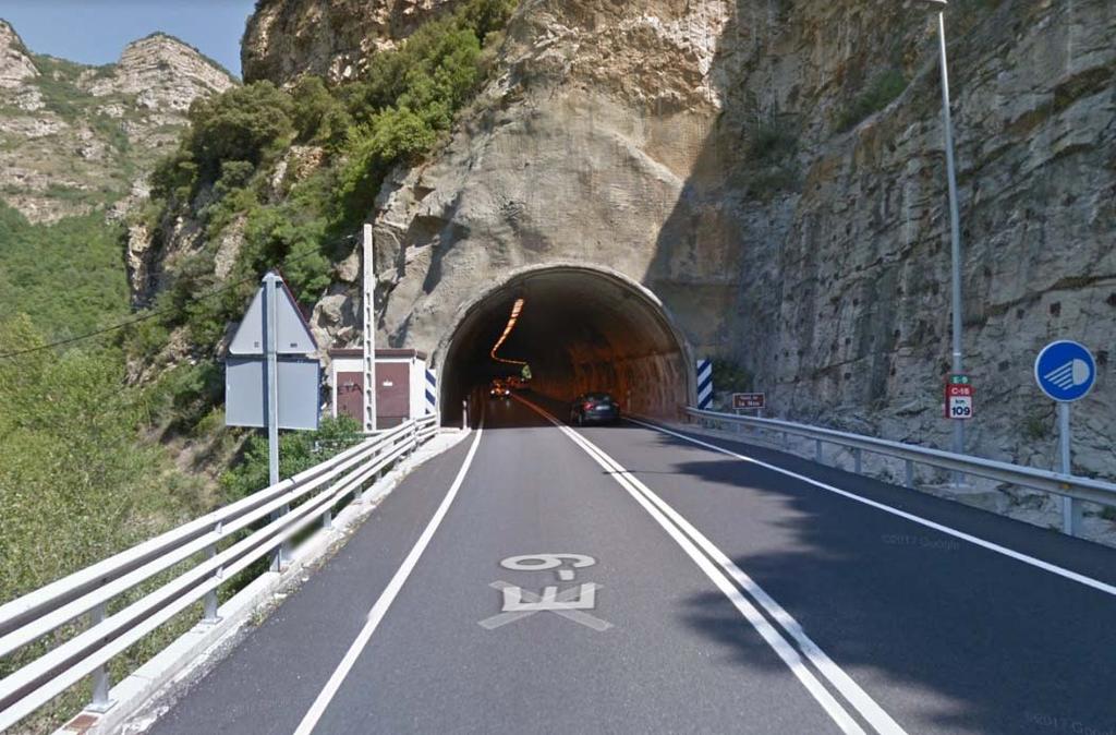 INSTRUCTIONS OF THE MOSSOS D ESQUADRA WE LL PASS TWO ILLUMINATED TUNNELS. BE CAREFUL.