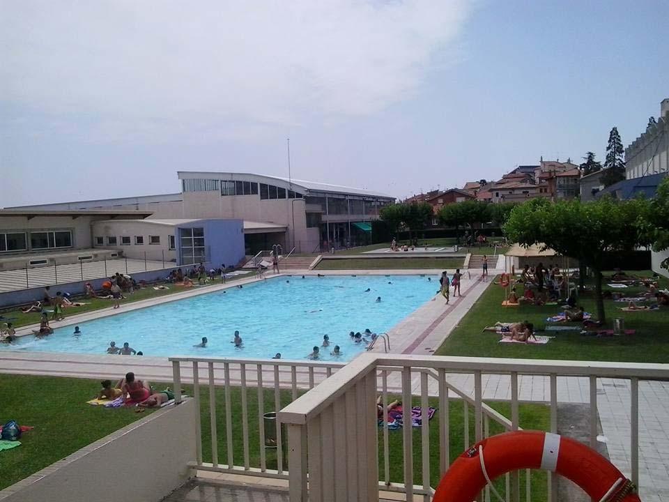 MUNICIPAL SWIMMING POOL SATURDAY 15th JULY AFTERNOON SUNDAY 16th JULY ALL DAY The Berga s Council offers to CYCLISTS AND COMPANIONS the use of