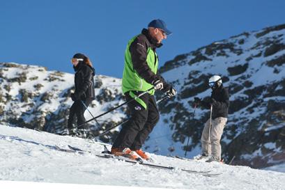 SKI AND SNOWBOARD SCHOOL ORDINO-ARCALÍS The Ordino-Arcalís school enables users to take ski and snowboard classes at all levels from the age of approximately six years.