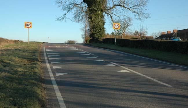 (Rural Road) Figure 6. Example of Dragon s teeth on the road 2.3 PROPOSAL OF PERCEPTUAL TECHNIQUES This study aims to Propose of Pavement Markings for Speed Reduction on the national highway curves.