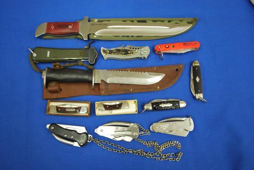46. Paratroopers, Riggers and Pocket Knives Lot includes: an olive drab Bund West German paratroopers drop or gravity knife, Marked OFW84, this has the marlinspike.