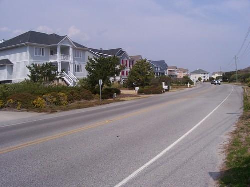 Pelican Drive / Salisbury Street Bicycle Plan Adopted 9.10.2009 FINAL REPORT I. Introduction The Town of Wrightsville Beach, NC is located approximately ten miles east of downtown Wilmington, via U.S. Highway 74 and the Heide-Trask drawbridge over the Intracoastal Waterway.