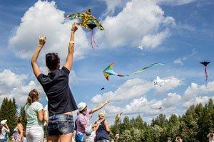 As a sport, or a hobby, kites have much in their favour. They are cheap, quite easy to make, and most importantly, kites can teach the maker much about the physical world.