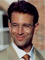 The kidnapping and murder of Daniel Pearl January 2002: Wall Street Journal reporter Daniel Pearl kidnapped in Pakistan Pearl was investigating ties between "shoe bomber" Richard Reid and