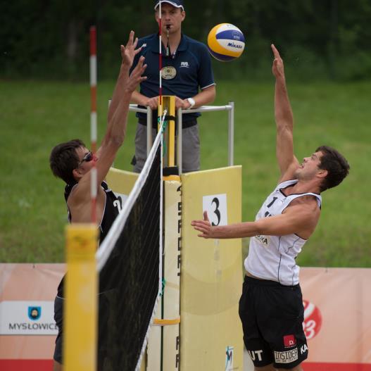 Delegate of the next events in the calendar, as well as to the FIVB; - Organisers that choose to set up more than one venue or have a venue layout that is spread out, will be responsible for covering
