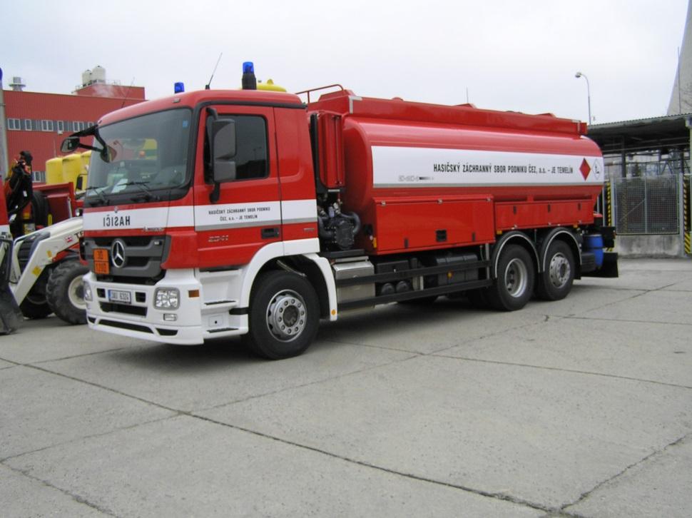 EMERGENCY PREPAREDNESS Fuel tank truck - Volume (15 m 3 + 2 m
