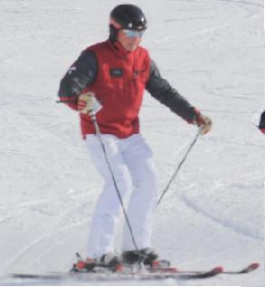 Carriage/Dynamic Stance, Balance: While the skis