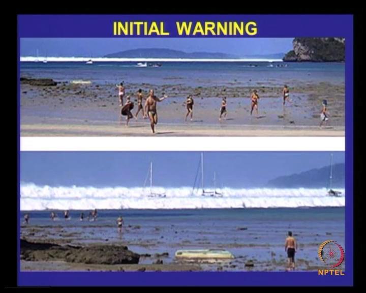 Initial warning, initial warning before a tsunami the sea will received from the coast exposing part of the sea bed.
