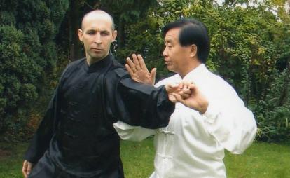 It can also be used as a conditioning exercise by gradually increasing the weight of the ball used. Laojia Yilu is the traditional foundation form of Chen Taijiquan.