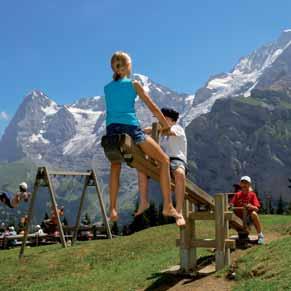 Centre in Mürren (wellness, tennis, minigolf, curling and skating in winter) A hike on one of our theme trails: