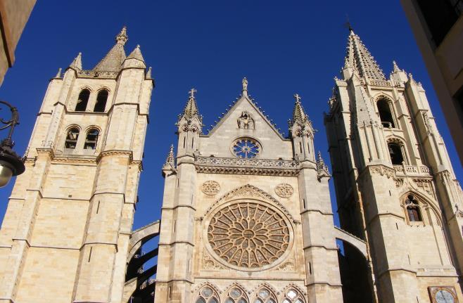Gaudi designed 'Casa de Botines', a striking Neo-Gothic building in the Plazuela de San Marcelo.