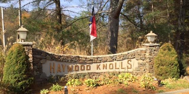 Knolls Notes Fall 2016 CALENDAR The next board meeting will be held on December 5 at 5:30 p.m. at 328 Colony Lane. Any residents of Haywood Knolls who wish to attend are invited.