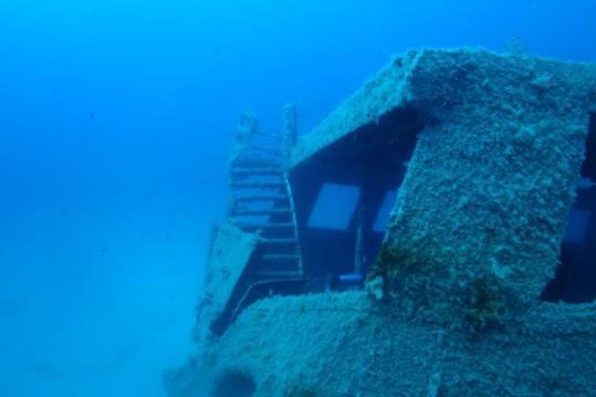 The wreck whilst being a deeper one has easy access to all