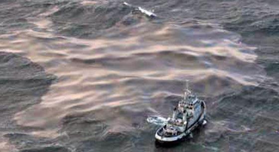 When an oil spill occurs, the oil forms a millimeter-thick slick that floats on the water Oil Spills The oil eventually spreads out,