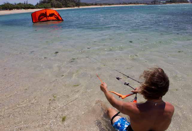 STEP 1. When the kite goes down with the LE in the water, make sure the kite is directly downwind of you.