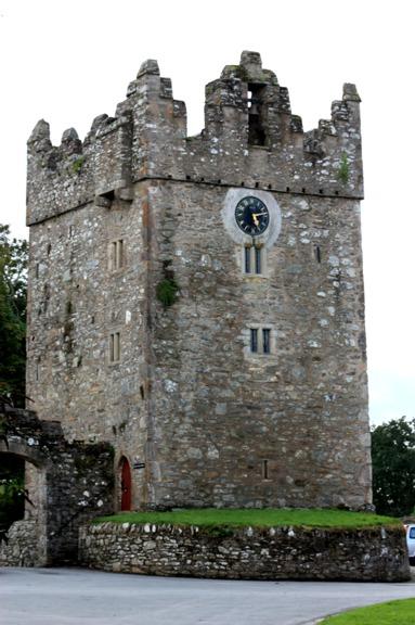The defensibility of Irish Tower Houses - A study. Duncan Berryman Tower-houses are often considered to be small castles, with similar defensive features and functions.