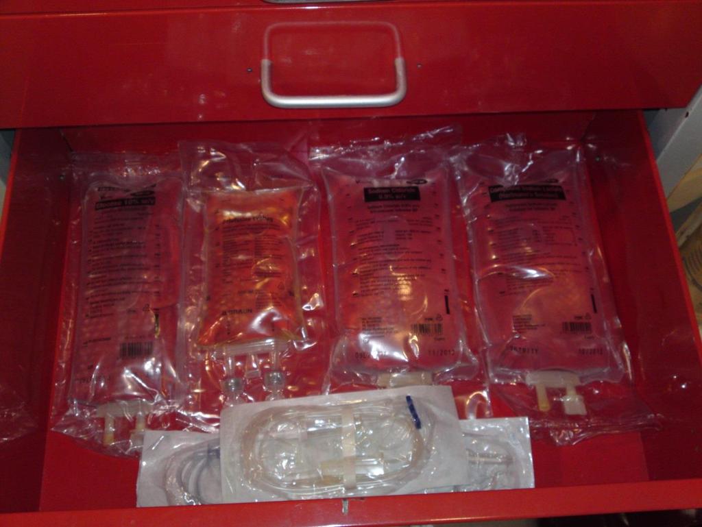 Third drawer: Fluids and giving sets (checked each time seal is broken or every 7 days) 2x Blood giving set