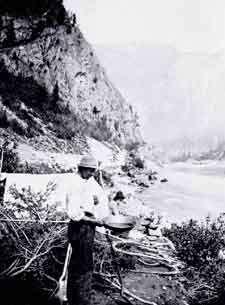 CARIBOO GOLD RUSH 1858 1857 - Prospecting along the Fraser River find gold.