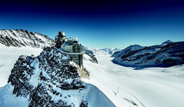 JUNGFRAUBAHN HOLDING AG 6 ANNUAL REPORT 2016 JUNGFRAUBAHN HOLDING AG IN BRIEF ACTIVITIES OF THE JUNGFRAU RAILWAY GROUP The Jungfrau Railway Group is a leading tourism company and the largest mountain