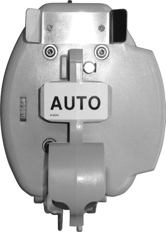 NOTICE The mode selector handle must be placed in the AUTO position before closing TripSaver Dropout Recloser into the mounting.
