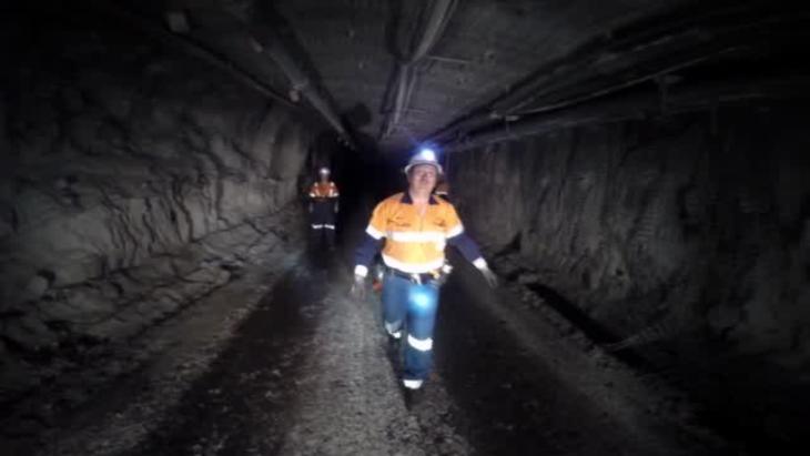practical way to provide safety benefits in the mining industry Does not involve modifications to vehicles, drivers or infrastructure Capitalises on well-documented human perceptual