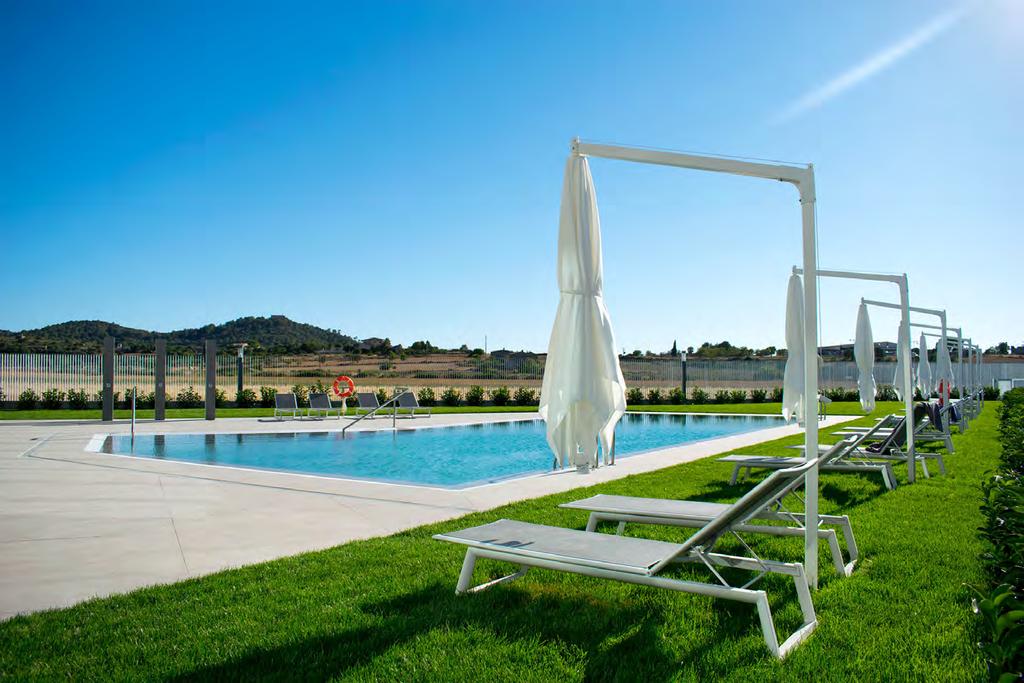 OUTDOOR POOL JUANEDA SPORT HEALTH Rafa Nadal Academy by Movistar offers visitors an unprecedented combination of sports and health.