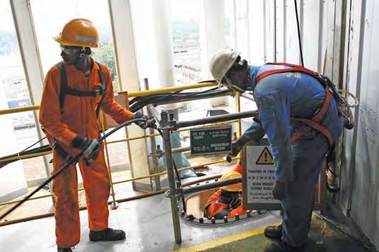 Types of high-risk work that require a perit-to-work Work involving the use of hazardous, volatile, corrosive or flaable cheical, aterial or solvent in significant quantities Work involving entry