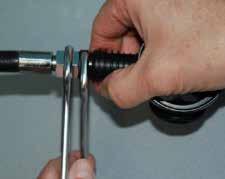 25 WARNING USE A TORQUE WRENCH TO TIGHTEN THE RETAINING NUT (17), USE A TIGHTENING TORQUE OF 6 ft*lbf / 8 Nm. 26.