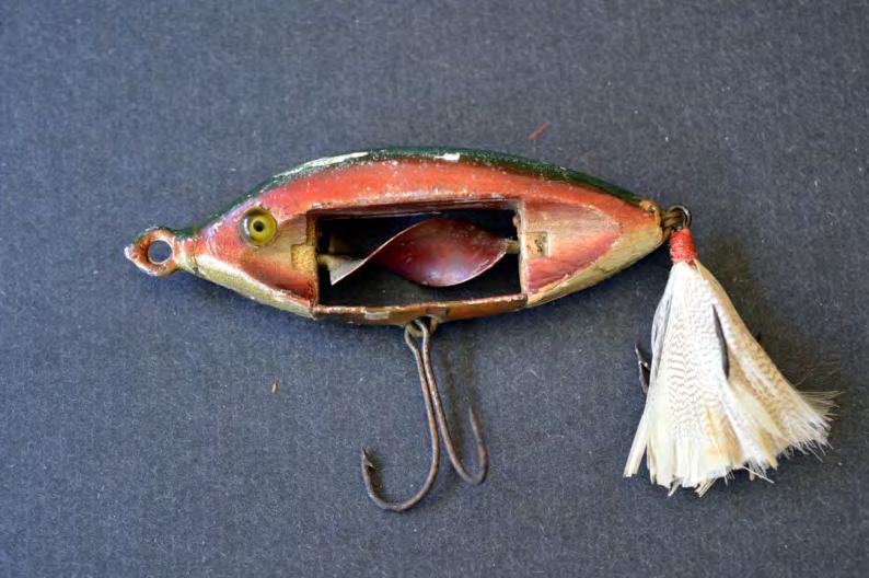 that spun when the lure was being retrieved to attract fish. Two removable double hooks & 1 trailing treble hook.