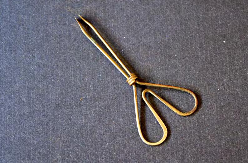 Brass Slide Locking Tweezers A pair of tweezers is a handy angling tool with many uses.