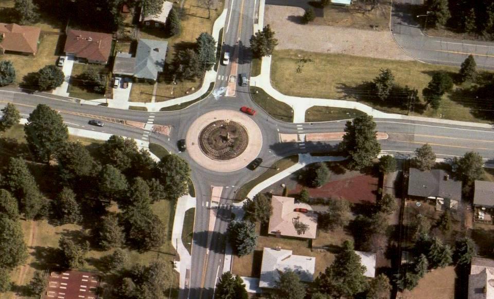 WHY WELL DESIGNED ROUNDABOUTS WORK FOR PEDESTRIANS Separated sidewalks direct peds to crosswalks Splitter island