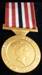 THE NEW ZEALAND 1990 COMMEMORATION MEDAL Instituted by The Queen by Royal Warrant dated on 9 February 1990.