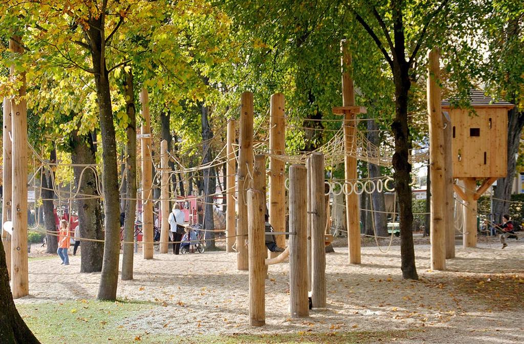 Play value Thanks to its various degrees of difficulty at different heights, the Climbing Forest is a thrilling challenge for children and adults who love to exercise and enjoy testing their strength