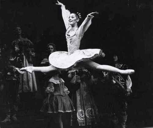 The Taming of the Tutu: A Call for Restraint in Today's Ballet Stars Cynthia Gregory as Aurora Although it's been nearly four decades, I remember like it was yesterday: standing in line with my
