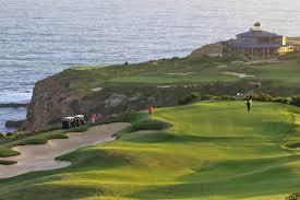 This Clifftop Fynbos Golf Course inspires the golfer to play this challenging layout with a level of respect