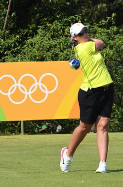GOLF Women s second round: Ashleigh Simon, who shot a four-over 75 in her first round, recovered for a two-under 69 on Thursday for a halfway score of 144, twoover par.